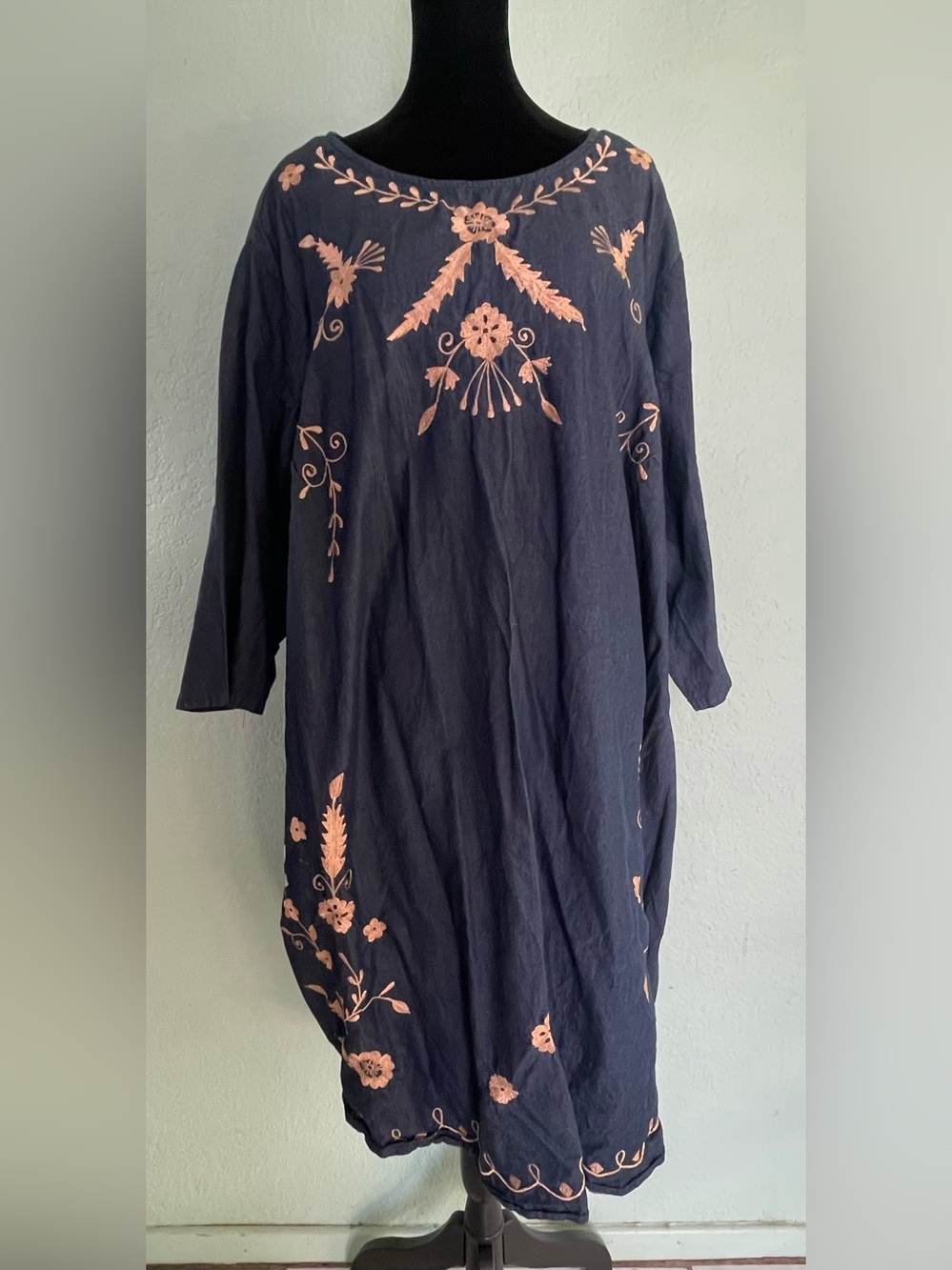 eshakti Half-Sleeve Shift Dress with Beige Embroidery